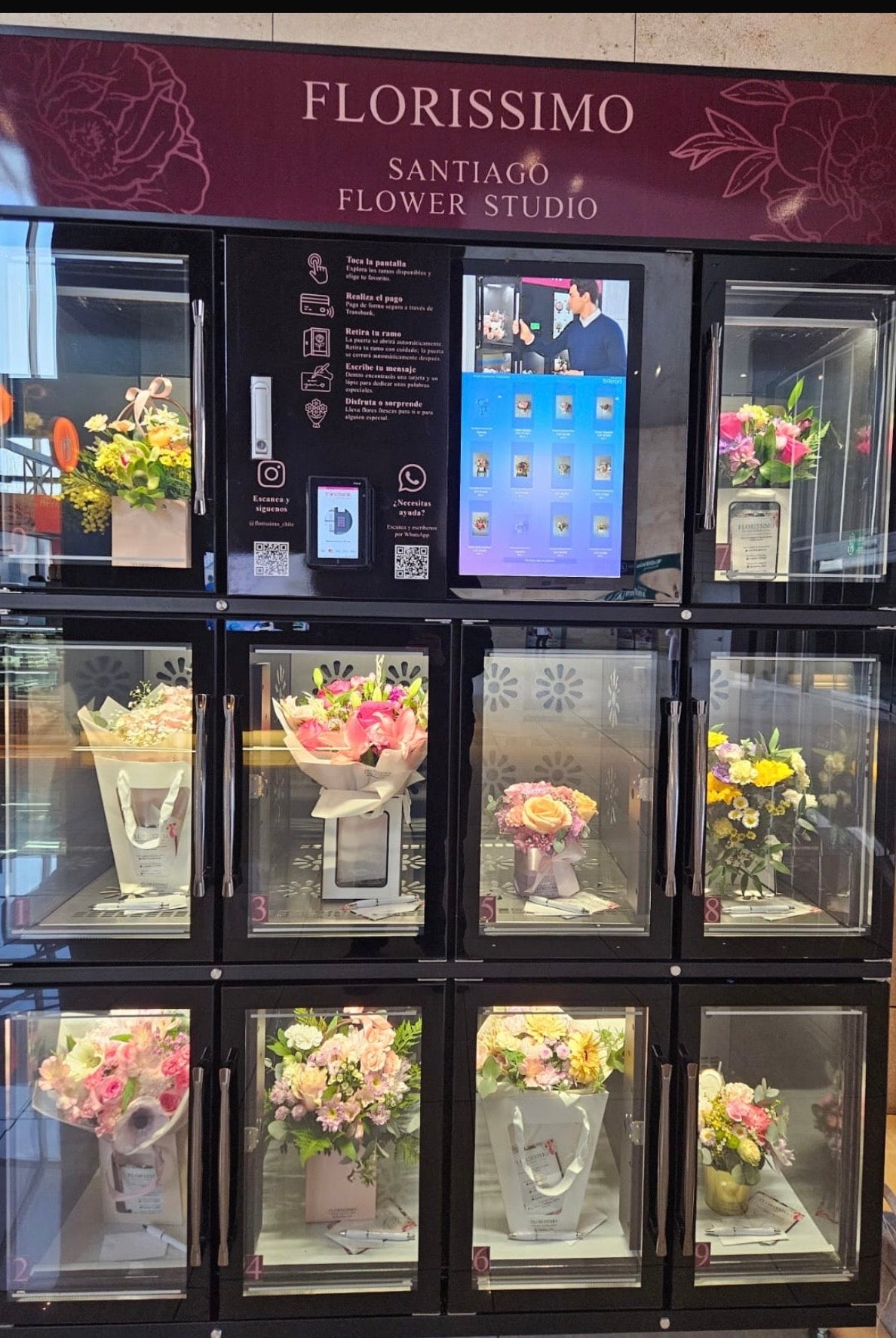 Flores frescas a cualquier hora: así funciona la primera máquina floral premium de Chile