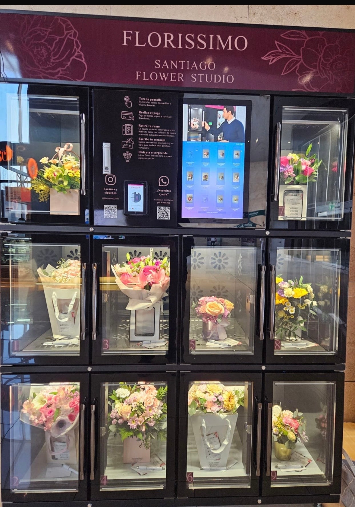 Flores frescas a cualquier hora: así funciona la primera máquina floral premium de Chile