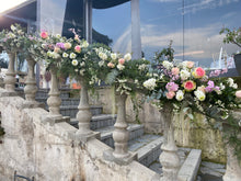 Cargar imagen en el visor de la galería, Un metro de guirnalda de flores vivas
