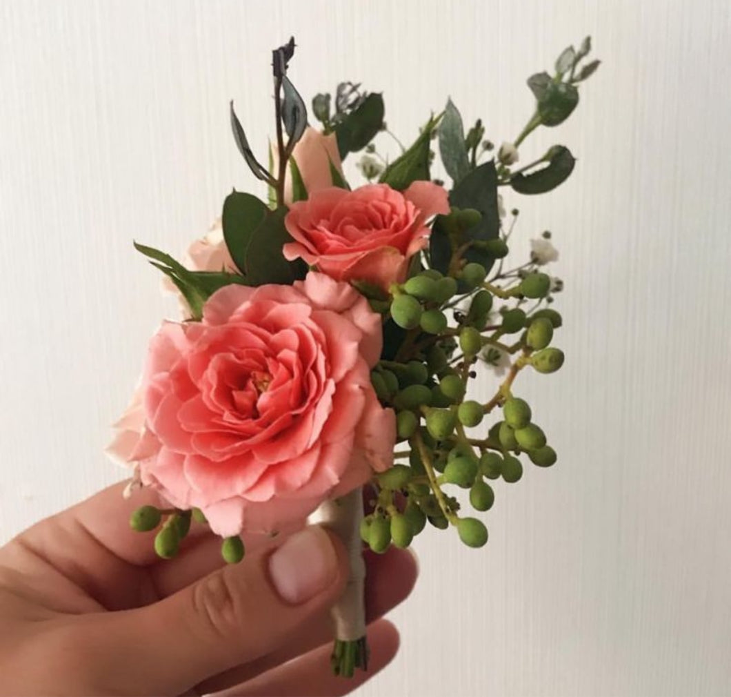 Boutonnier de flores frescas